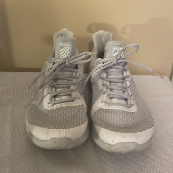 Nike women’s sneaker 9 shoe white 2018 renew rival athletic Athleisure casual - Picture 2 of 7